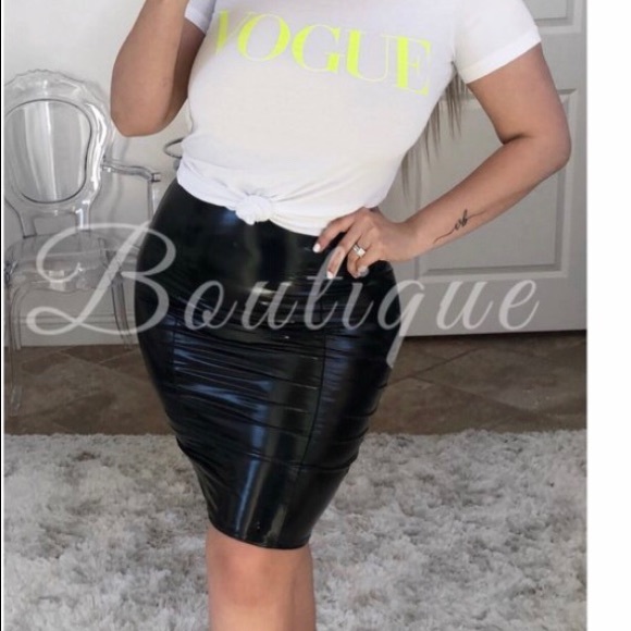 Vogue White Tee - Picture 2 of 2